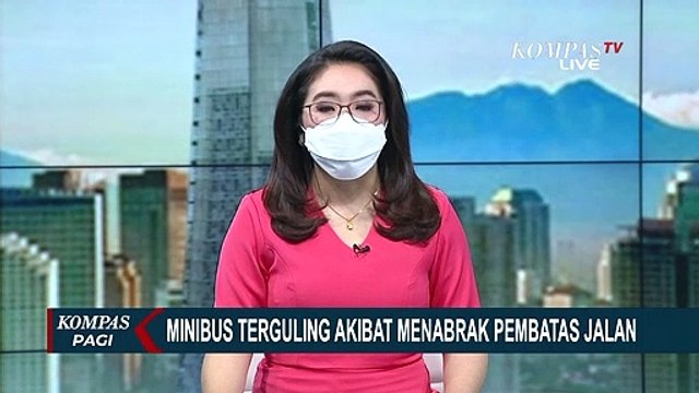 Mobil SUV Terguling di Underpass Mampang, Pengemudi Terjepit