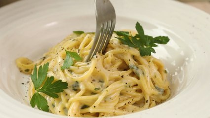 How to Make Creamy Garlic Pasta