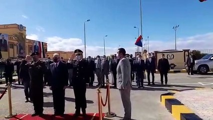 محافظ جنوب سيناء ومدير الأمن يضعان إكليل زهور على نصب شهداء الشرطة