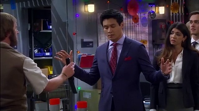 Ground Floor Saison 1 - New phones (EN)