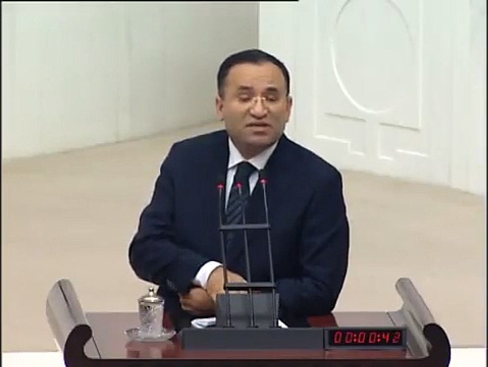 Adalet Bakanlığı görevine getirilen Bekir Bozdağ'ın, Fethullah Gülen'i övdüğü konuşması gündem oldu