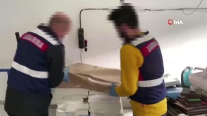 Sahteci grafikere Jandarma'dan suçüstü... 3 milyon sahte bandrol ele geçirildi