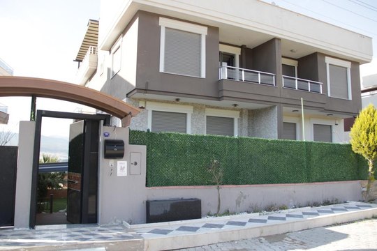 “İş adamıyım” dedi, kiraladığı villadaki eşyaları da alıp kaçtı
