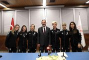 Bakan Kasapoğlu, Beşiktaş Kadın Futbol Takımı'nı kabul etti