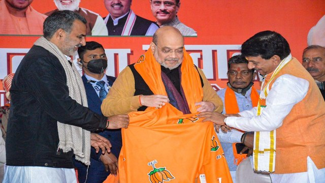 Amit Shah holds door-door campaign in Muzaffarnagar