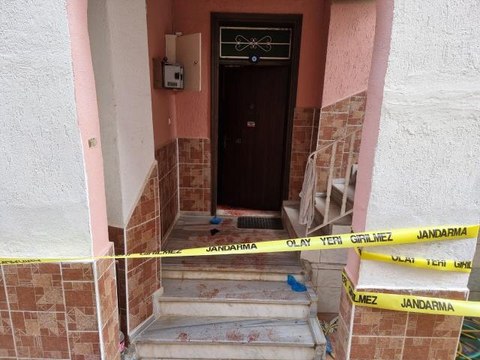 Sevgilisine ilgi gösteren arkadaşını öldürüp cinsel organını kesti! Mezar kazarken yakalandı