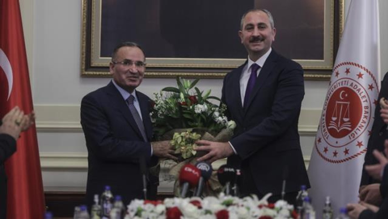 Son Dakika! Adalet Bakanlığı görevini devralan Bakan Bozdağ'dan ilk mesaj: Rehberimiz hukuk olacak