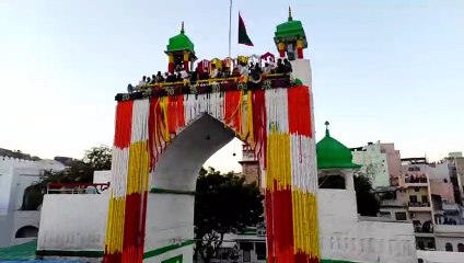 Garib Nawz URS:  गरीब नवाज का उर्स, बुलंद दरवाजे पर चढ़ा पारम्परिक झंडा