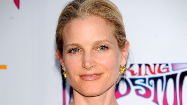 GALA VIDÉO - Bridget Fonda (Jackie Brown) méconnaissable après 12 ans d’absence : ces photos qui choquent