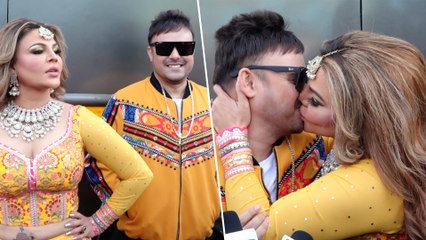 Shocking! Rakhi Sawant Kisses Ritesh In Public, Video Gets Viral