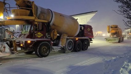 New Jersey crews out clearing the roads in blustery conditions