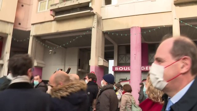 Jean Castex hué et sifflé lors de son déplacement dans le quartier de la Villeneuve à Grenoble