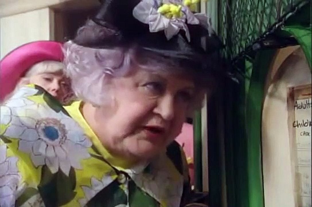 Grace & Favour [Are You Being Served. Again!] S2/E4 Frank Thornton Wendy Richard Mollie Sugden John Inman