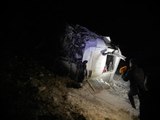 Son dakika haberi: Şarampole devrilen TIR'dan fırlayan sürücü, kaya parçasının altında kalıp öldü