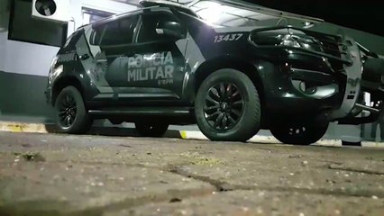 Homem é preso pelo Pelotão de Choque no Bairro Santa Felicidade