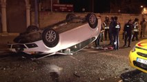 Üsküdar’da kontrolünü kaybeden otomobil takla atarak ticari taksiye çarptı