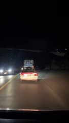 SEBASTIAN RULLI SE ENCUENTRA EN UN CAMIÓN CON PROMO DE TELENOVELA