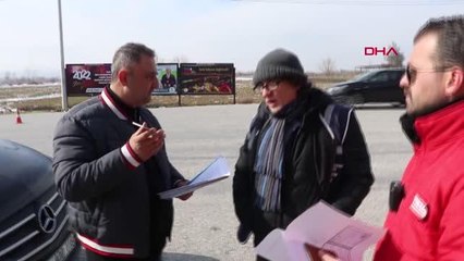 PAMUKKALE'YE TURİSTLERİ KORSAN TAŞIYAN ARAÇLAR DENETLENDİ