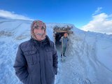 Muş'ta köylüler kar tünellerinden ulaşım sağlıyor