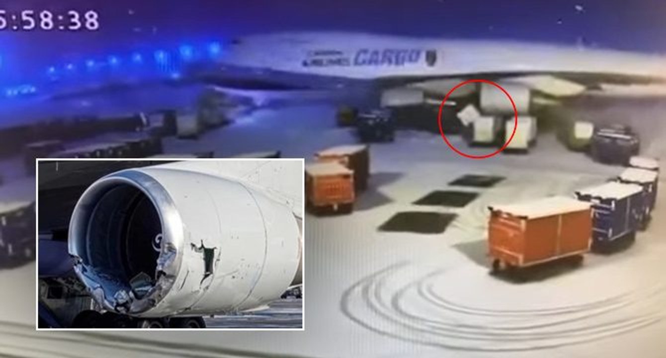 Kargo uçağı kayarak bagaj arabalarına çarptı