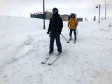 Drone pisti kar yağınca kayak pisti oldu, öğrenciler doyasıya eğlendi