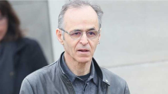GALA VIDÉO - Jean-Jacques Goldman : sa réaction cash lorsqu’il a appris qu’un album hommage lui était consacré