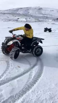 Son Dakika | BUZ TUTAN BARAJ GÖLÜNDE ATV İLE DRİFT ŞOV