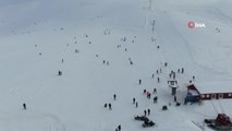 Vatandaşlar Hazarbaba Kayak Merkezine akın etti