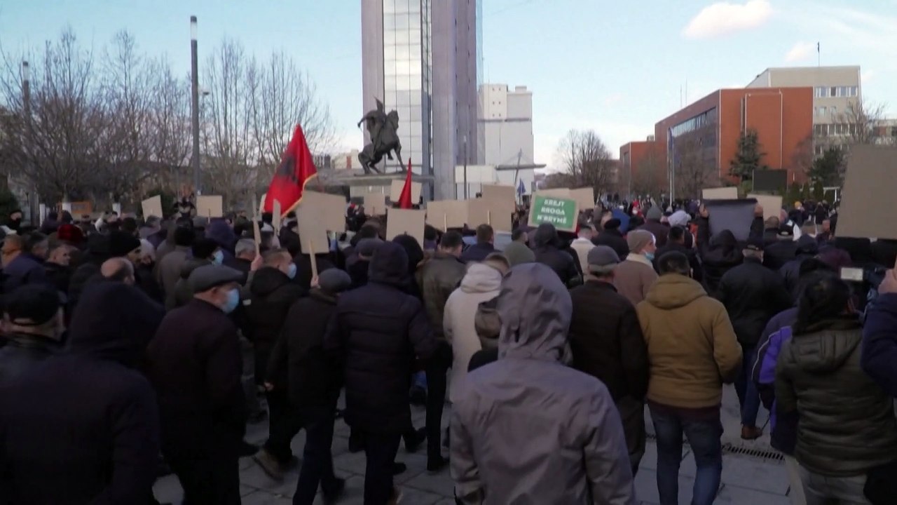 "wer soll das bezahlen?": proteste gegen verzehnfachte energiepreise im kosovo