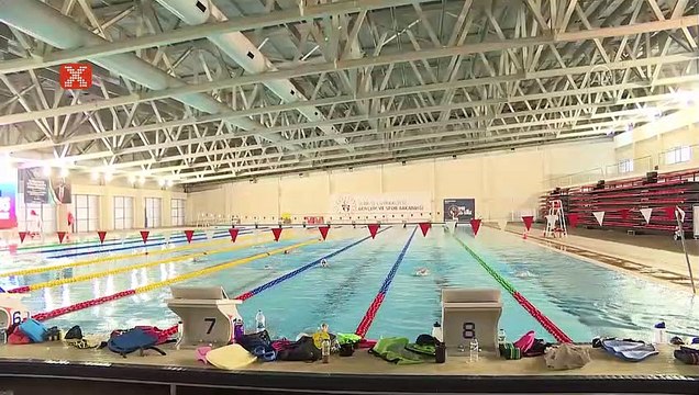 Fenerbahçeli yüzücüler önce havuzda sonra karda kulaç atıyor