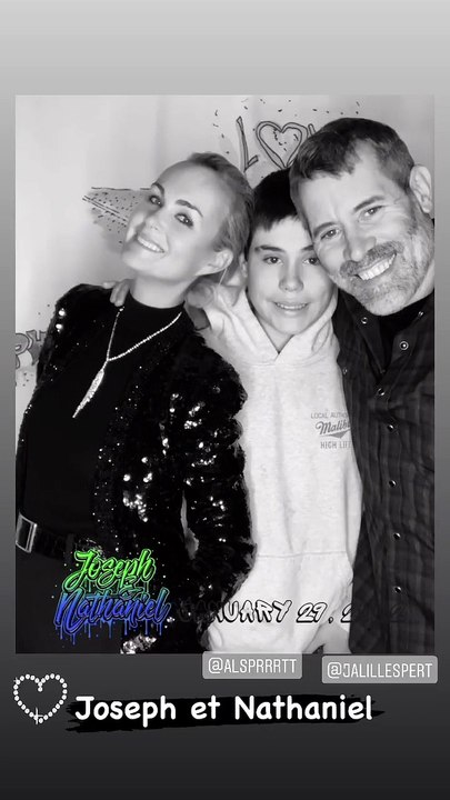 Laeticia Hallyday avec Jalil Lespert et son fils Aliocha lors de la bar-mitzvah d'enfants d'amis à New York le 29 janvier 2022.