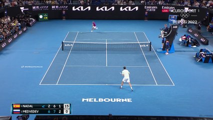 Nadal n'a pas encore dit son dernier mot : les temps forts du 3e set pris à Medvedev en vidéo