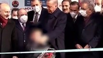 Erdoğan'ın elinden mikrofonu alan çocuk Kılıçdaroğlu'na 'hain' diyerek iktidar için oy istedi