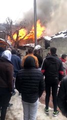 Son dakika haberleri... Alevlerin yükseldiği 2 ev küle döndü