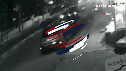 Hatay'da 5 aracın karıştığı zincirleme kaza kamerada