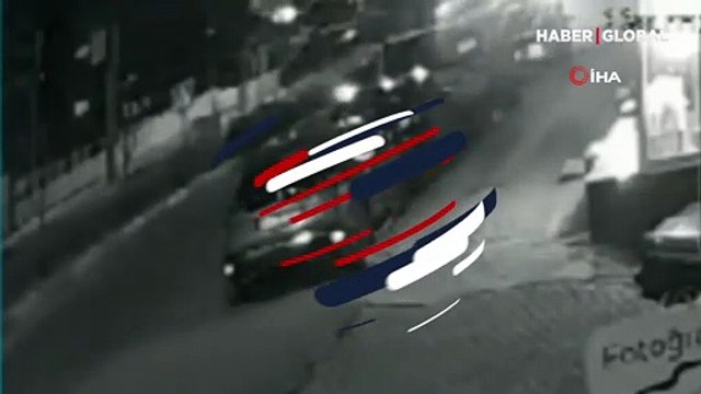 Hatay'da 5 aracın karıştığı zincirleme kaza kamerada