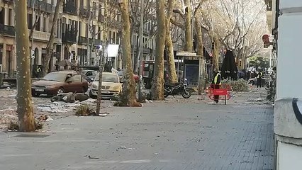 El centro de Barcelona, devastado por un rodaje de Netflix