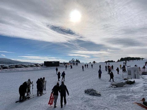 Keltepe Kayak Merkezi'nde hafta sonu yoğunluğu yaşanıyor
