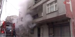 Bağcılar'da 3 katlı binada korkutan yangın, 2'si yatalak 8 kişiyi itfaiye kurtardı