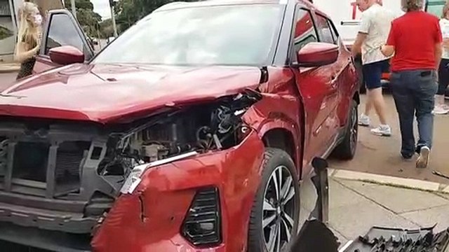 Forte colisão de trânsito registrada no Bairro Santo Onofre deixa dois feridos