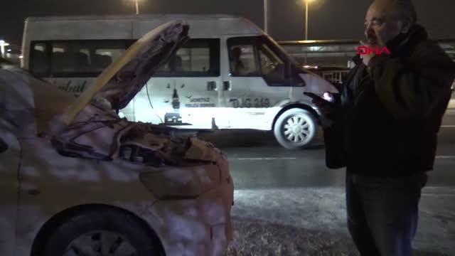 AVCILAR'DA YANAN OTOMOBİLİ YOLDAKİ DİĞER SÜRÜCÜLER SÖNDÜRDÜ