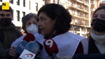 Ana Losada, portaveu d’Escola de tothom, al mercat del diumenge de Vic, situat al barri del Remei