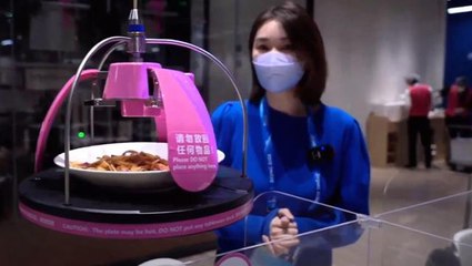 Teknolojide son nokta! Beijing Kış Olimpiyatları'na robot garsonlar ve şefler damga vurdu
