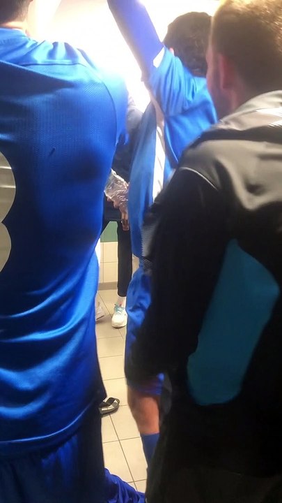 Ambiance dans les vestiaires de BEZONS après la victoire 3-2 des Champenois