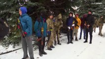 شاهد: متطوعون يجرون تدريبات عسكرية في ضواحي كييف تحسبا لغزو روسي محتمل