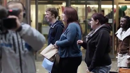 Black Mirror Saison 2 - The Waldo Moment Trailer & Comments (EN)