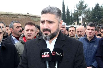 Türkiye'nin birçok farklı ilinden gelen binlerce kişi yüzlerce metrelik mevlit sofrasında buluştu