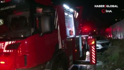 Gözyaşlarına hakim olamadı! Evinin yanışını böyle izledi