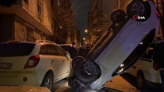 Bahçelievler'de ilginç kaza, park halindeki araçlara çarpıp dik bir şekilde havada asılı kaldı