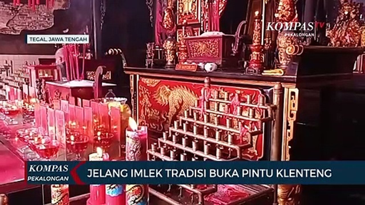 Jelang Imlek Gelar Ritual Buka Pintu Klenteng Tek Hay Kiong